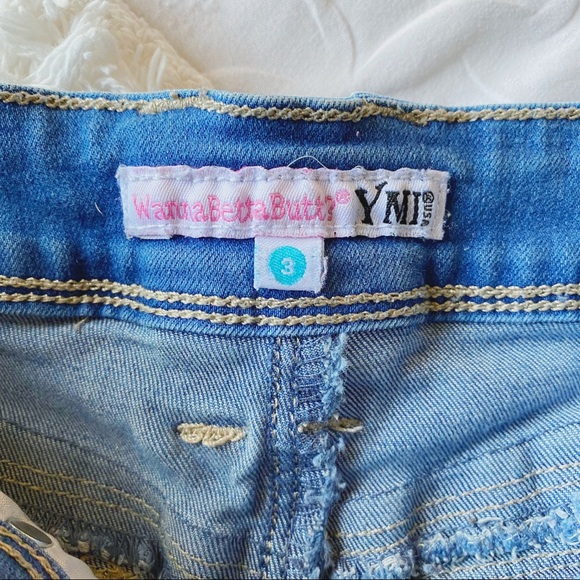 Mid-Rise Distressed Shorts - Picture 3 of 4